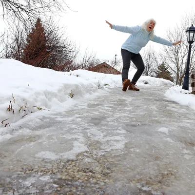 Glatteis-Warnung: Spiegelglatte Straßen am Sonntag in Kärnten