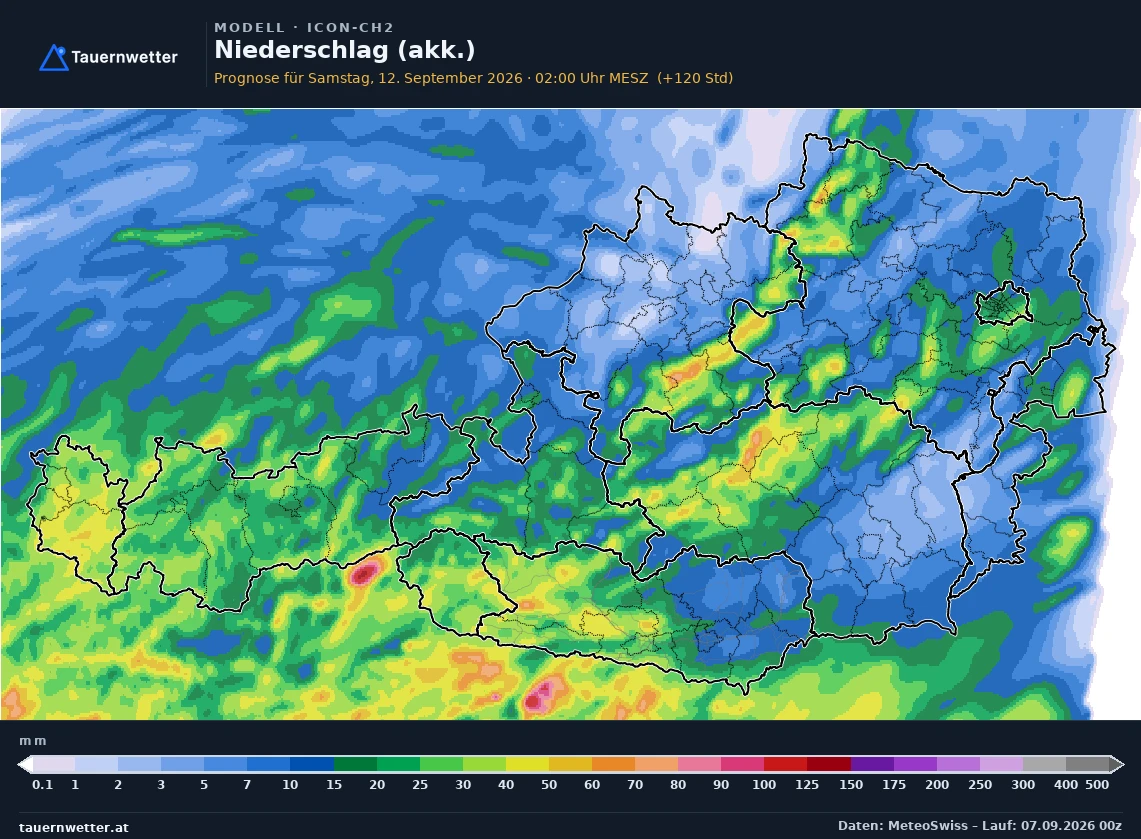 Karte Österreichs mit dem aufsummierten Niederschlag des ICON-CH2-Modells bis Samstag, 12. September, 02:00 Uhr: die größten Mengen im Westen und Südwesten, wenig im Osten.