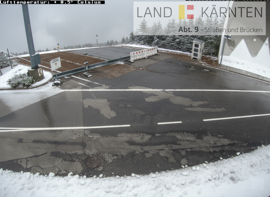 Geschlossene Schneedecke am Loiblpass