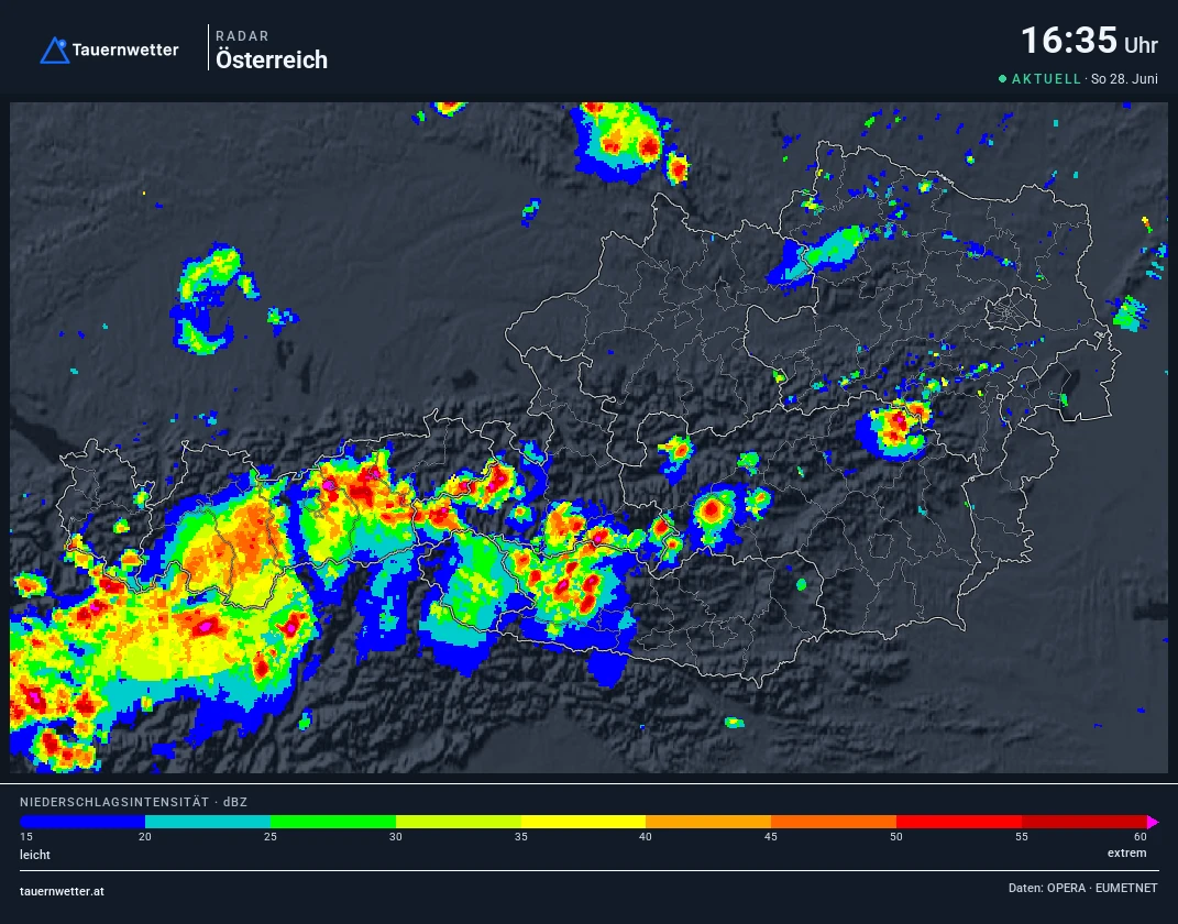 Wetterradar Österreich um 16:45 Uhr: heftige Gewitter in Tirol und Oberkärnten, auch in Teilen Salzburgs und der Obersteiermark, der Osten weiterhin trocken
