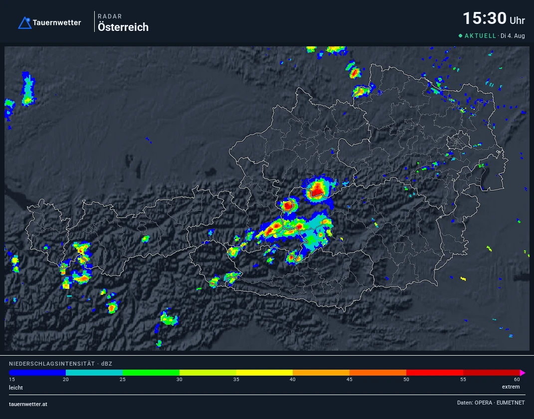 Wetterradar Österreich am Dienstag, den 4. August 2026 um 15:40 Uhr mit Gewittern im Bergland.