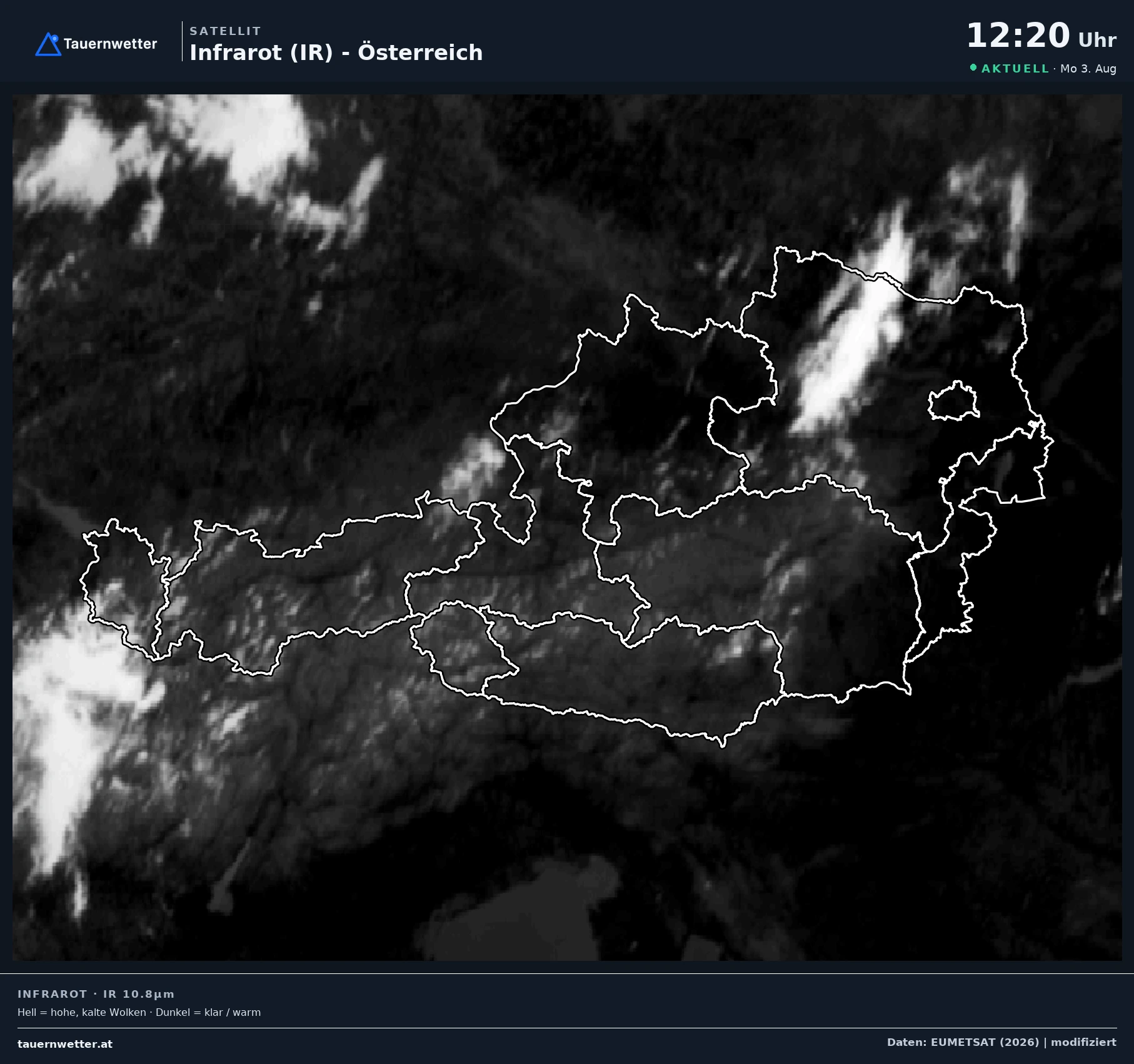 Infrarot-Satellitenbild von Österreich am Montag, den 3. August 2026 um die Mittagszeit mit Wolkenfeldern über dem westlichen Niederösterreich und dem südlichen Vorarlberg.